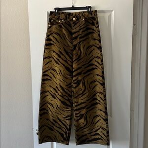 New with tags Ganni Khaki Zebra Print Baggy Jeans